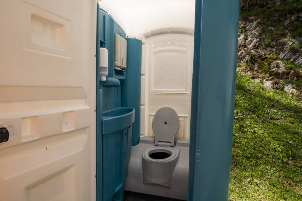 Best Portable Restroom Servicing (Cleaning and Restocking)  in Ontario, OH